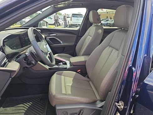 Used 2025 Audi Q5 Premium w/ Convenience Package AWD/4WD image 3