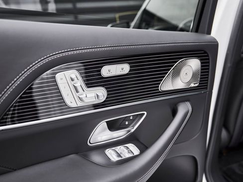 Used 2026 Mercedes-Benz Maybach GLS 600 4MATIC image 46