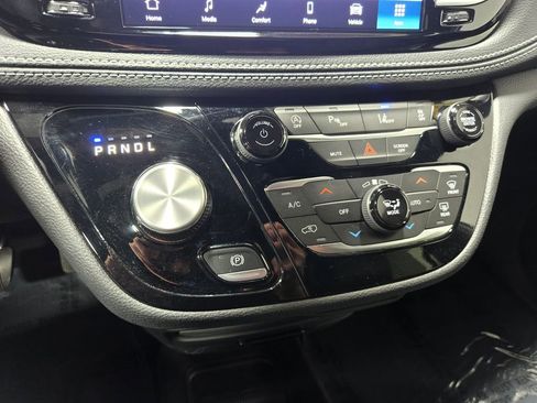 Used 2024 Chrysler Pacifica Touring-L w/ S Appearance Package AWD/4WD image 28