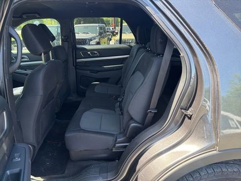 Used 2018 Ford Explorer XLT AWD/4WD image 13