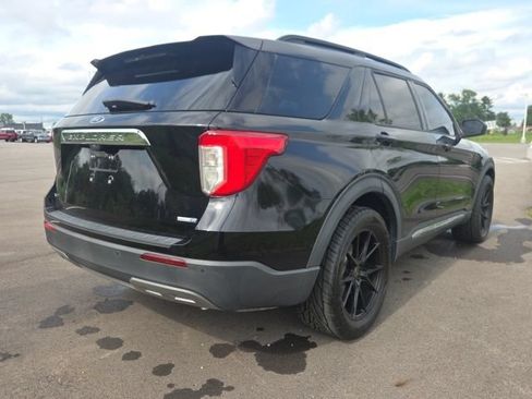 Used 2020 Ford Explorer XLT w/ Equipment Group 202A AWD/4WD image 8