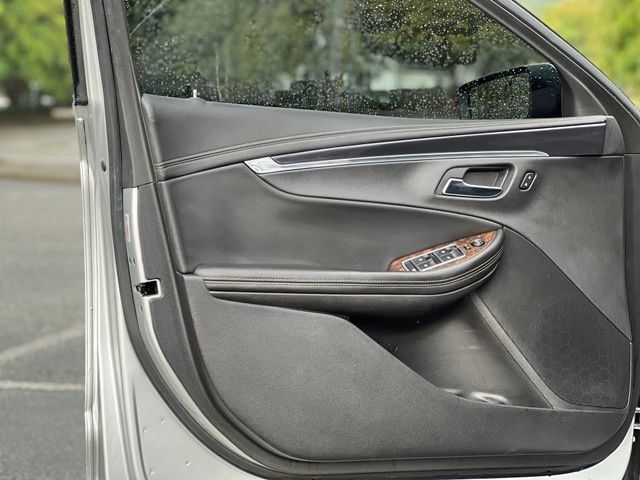 Used 2015 Chevrolet Impala LT w/ Convenience Package FWD image 10