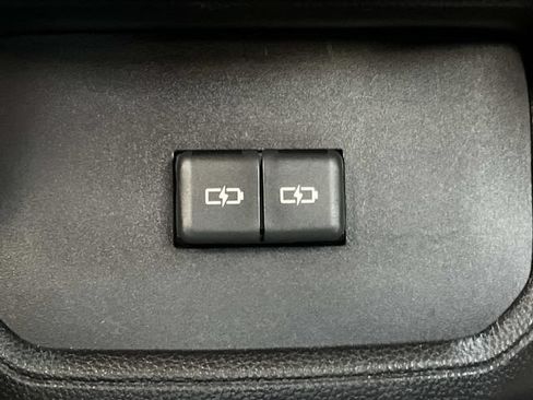 Used 2023 Toyota Highlander XLE AWD/4WD image 20