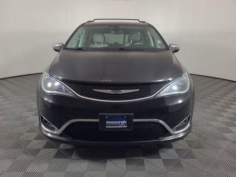 Used 2019 Chrysler Pacifica Limited image 8