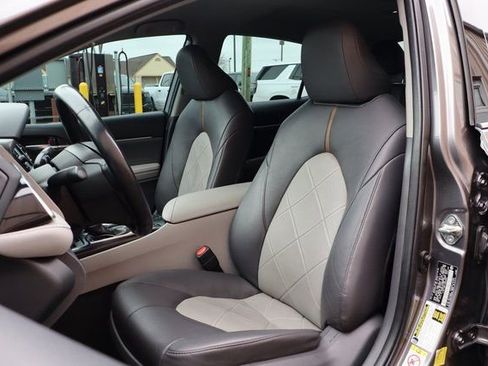 Used 2018 Toyota Camry XLE image 8