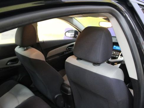 Used 2015 Chevrolet Cruze LS FWD image 10