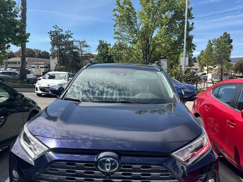 Used 2019 Toyota RAV4 Limited image 3