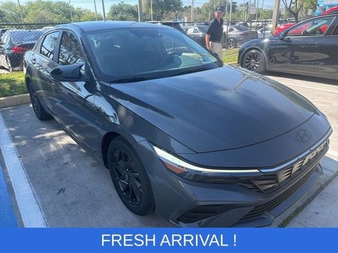 Used 2024 Hyundai Elantra SEL image 12