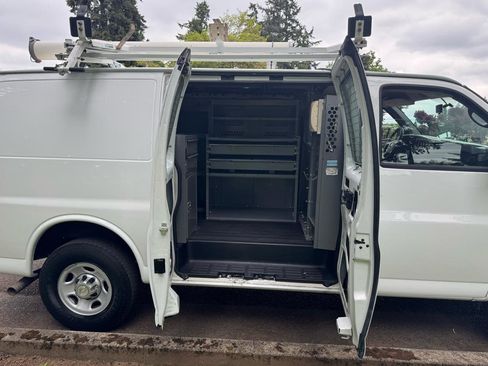 Used 2013 Chevrolet Express 2500 RWD image 24