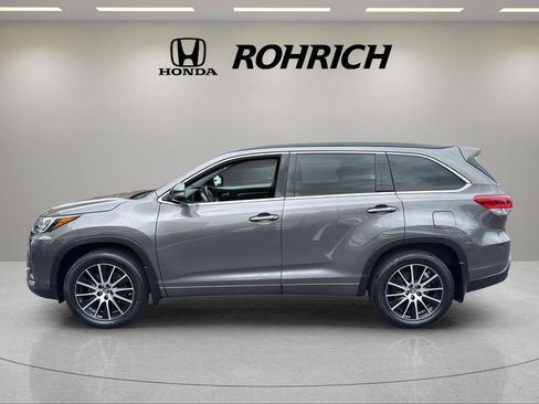Used 2017 Toyota Highlander SE AWD/4WD image 9