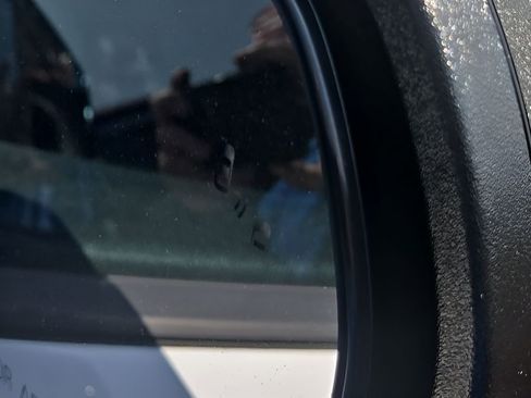 Used 2020 Ford Edge SE image 16