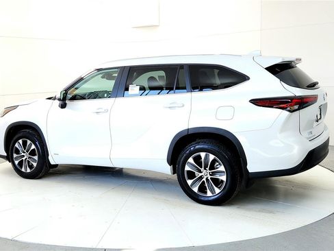 New 2026 Toyota Highlander XLE image 4