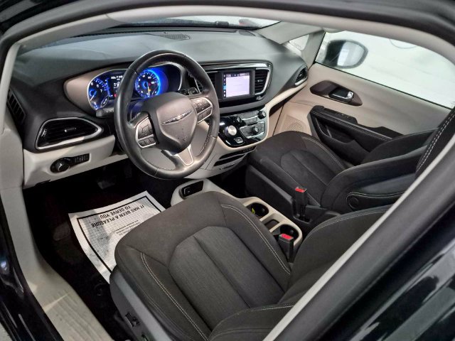 Used 2022 Chrysler Voyager LX FWD image 12