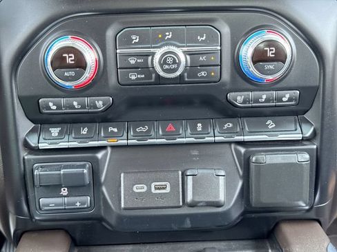 Used 2020 GMC Sierra 2500 Denali w/ Denali Ultimate Package AWD/4WD image 19
