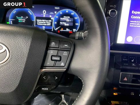 Used 2025 Toyota Camry XLE AWD/4WD image 25