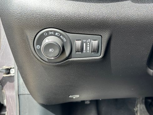 Used 2024 Jeep Compass Latitude AWD/4WD image 27