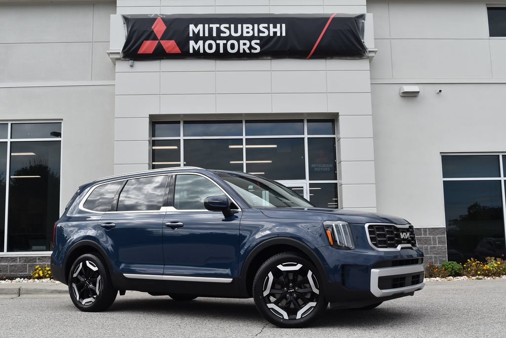 Used 2025 Kia Telluride S AWD/4WD image 1