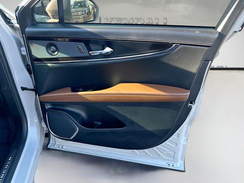 Used 2022 Lincoln Nautilus Reserve w/ Luxury Package image 32