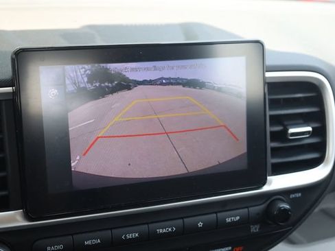 Used 2025 Hyundai Venue SEL FWD image 17