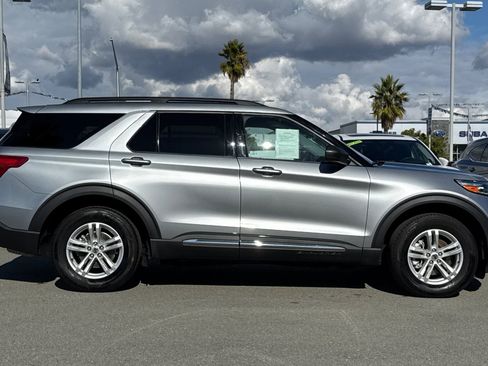 Used 2023 Ford Explorer XLT w/ Equipment Group 202A image 3