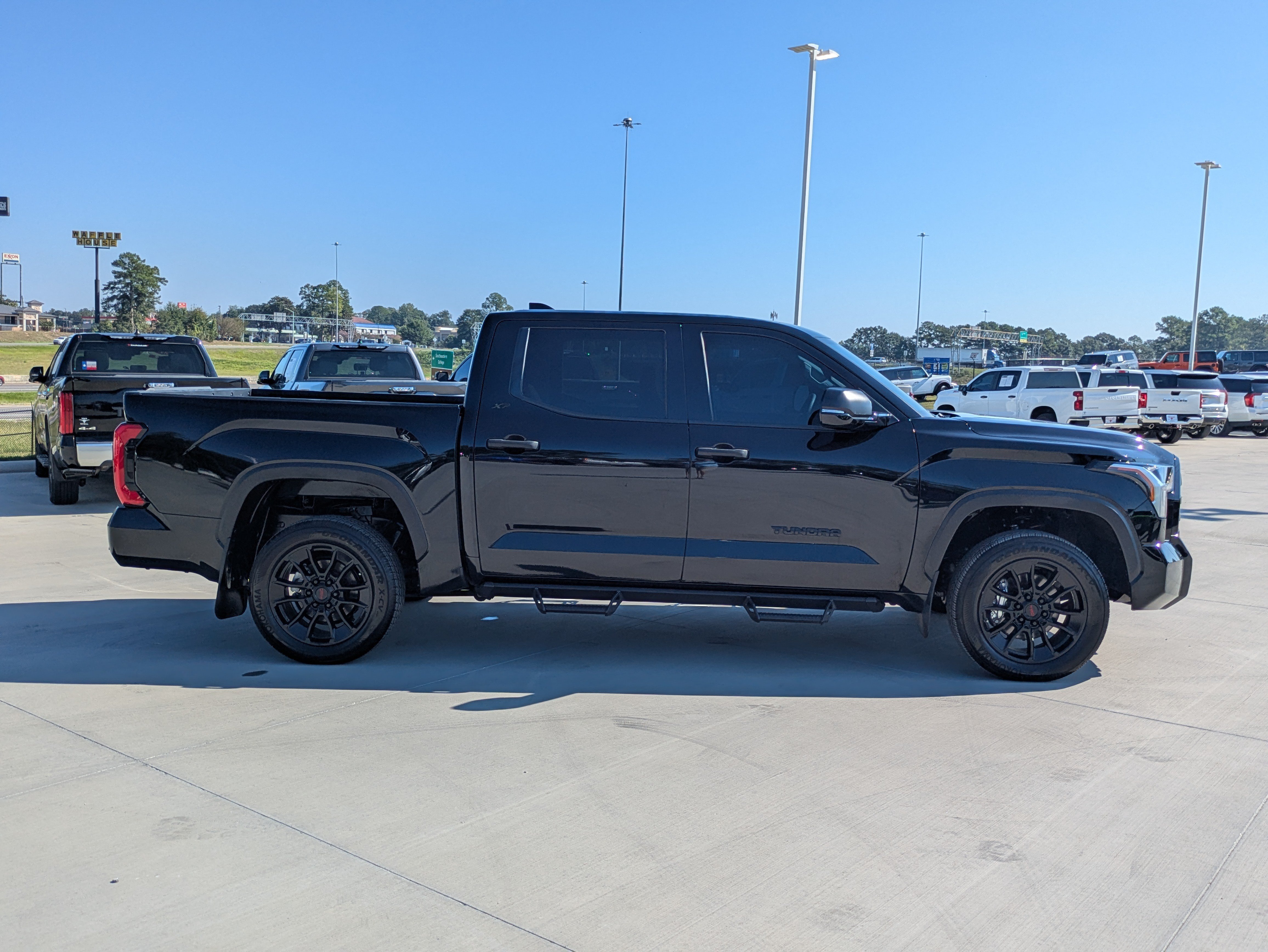 Used 2023 Toyota Tundra SR5 w/ SR5 Convenience Package AWD/4WD image 7