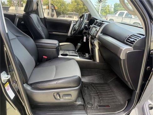 Used 2018 Toyota 4Runner SR5 Premium AWD/4WD image 19