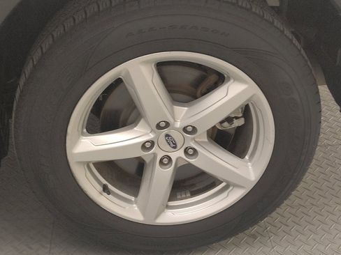 Used 2017 Ford Explorer XLT image 31