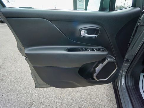 Used 2021 Jeep Renegade Limited image 16