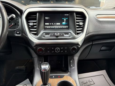 Used 2018 GMC Acadia SLE image 32
