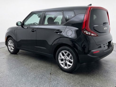 Used 2025 Kia Soul LX w/ LX Technology Package FWD image 6