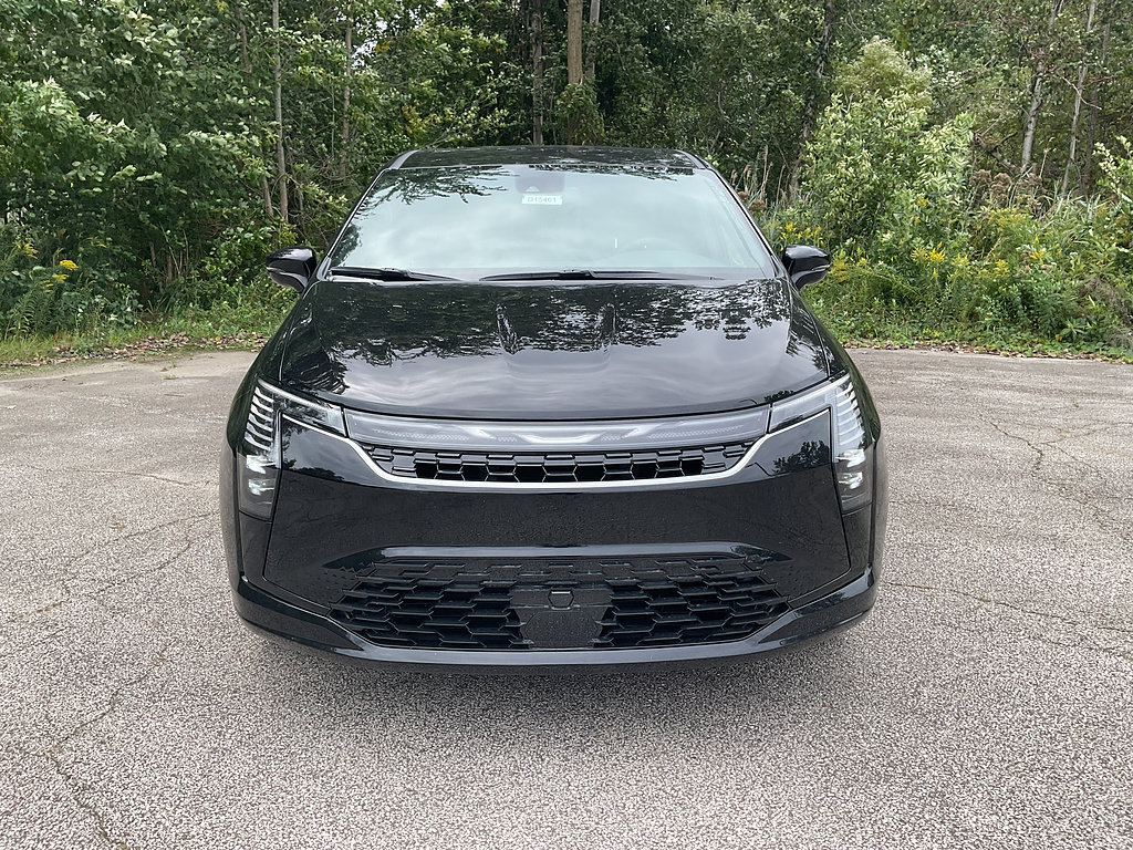 New 2027 Chrysler Pacifica Select AWD/4WD image 2
