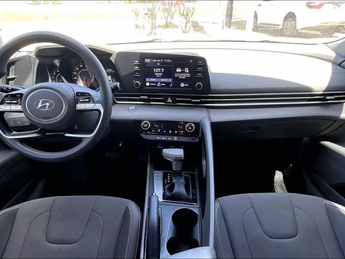 Used 2022 Hyundai Elantra SEL FWD image 25
