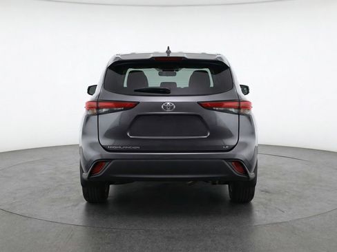 Used 2025 Toyota Highlander LE image 7