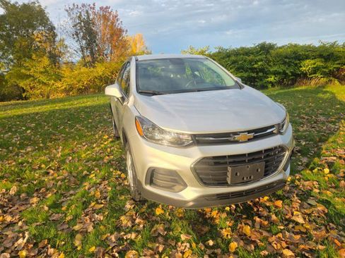 Used 2018 Chevrolet Trax LS AWD/4WD image 15