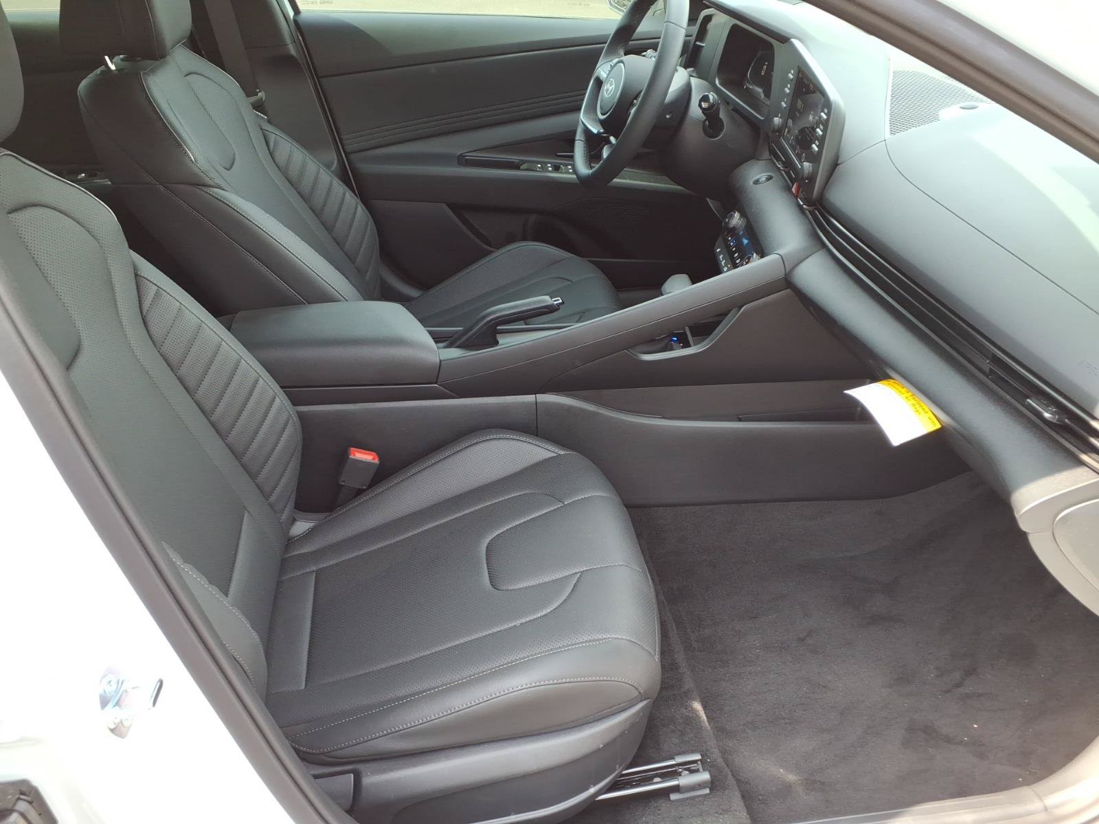 New 2026 Hyundai Elantra SEL Sport FWD image 7