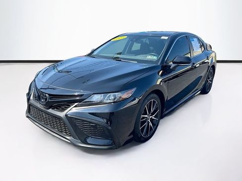 Used 2023 Toyota Camry SE FWD image 3