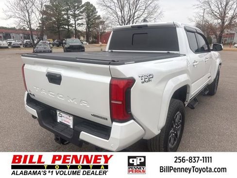 Used 2025 Toyota Tacoma TRD Sport w/ TRD Sport Upgrade Package image 5