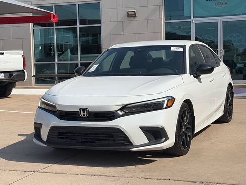 Used 2024 Honda Civic Sport image 4