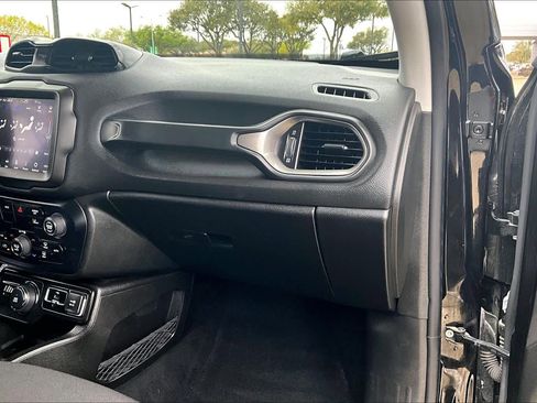 Used 2022 Jeep Renegade Latitude w/ Convenience Group image 17