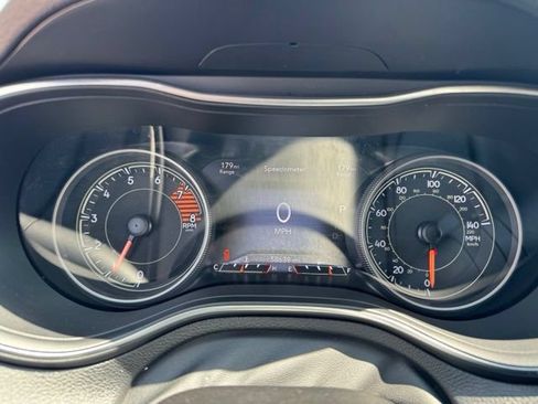 Used 2019 Jeep Cherokee Trailhawk w/ Comfort/Convenience Group AWD/4WD image 16