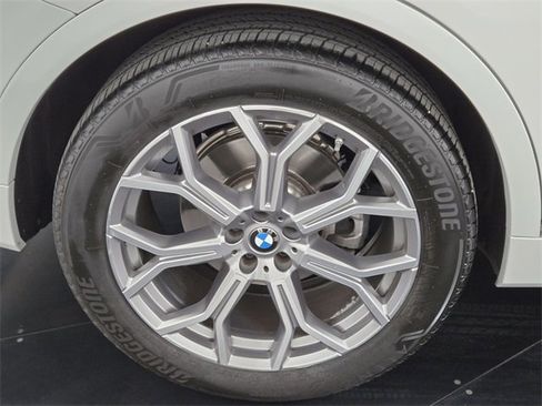 Used 2022 BMW X7 xDrive40i w/ Premium Package image 10