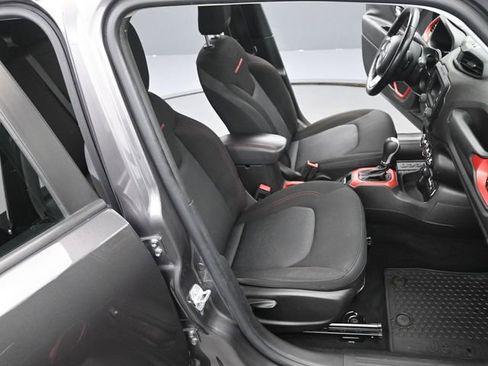 Used 2016 Jeep Renegade Trailhawk image 19