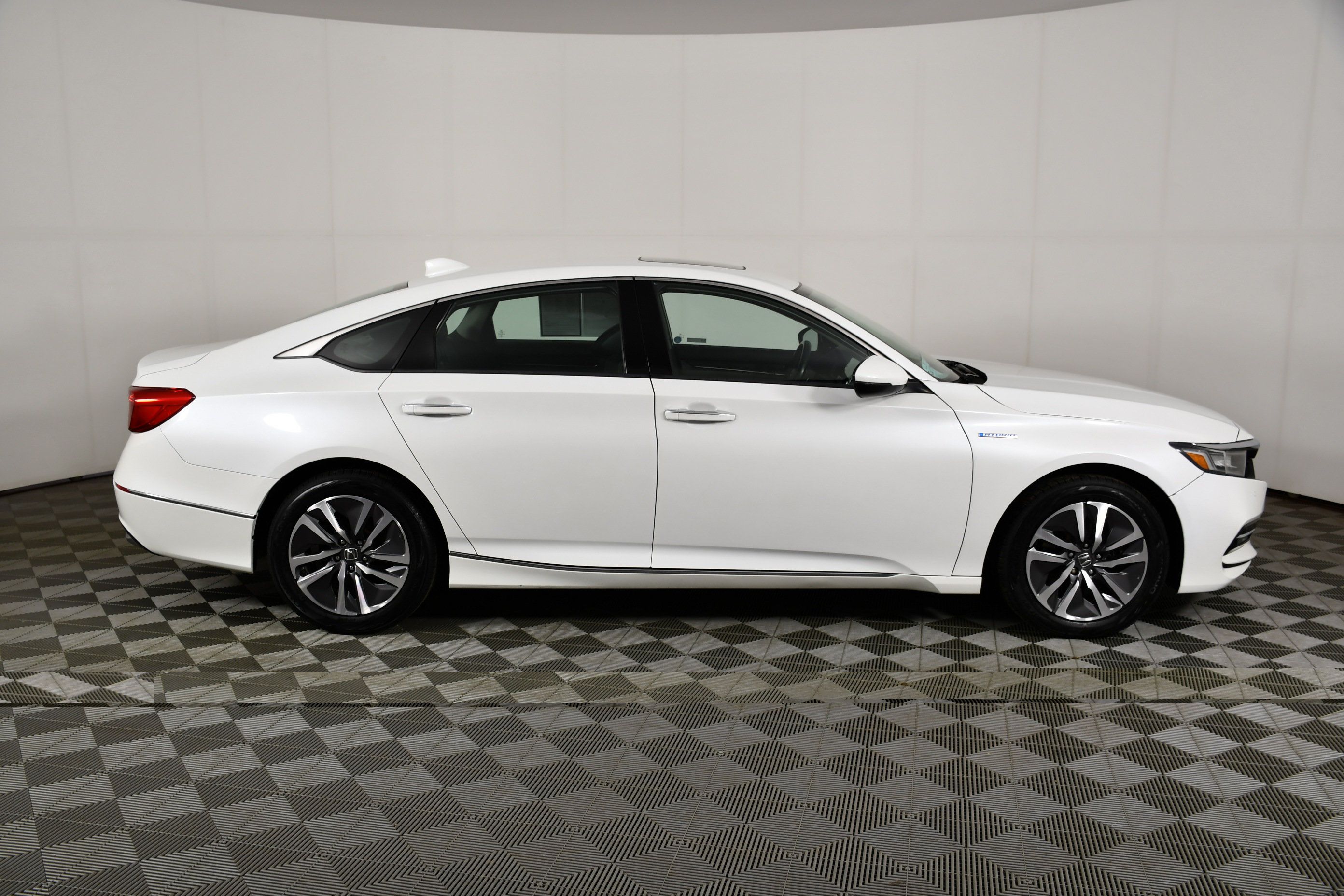 Used 2018 Honda Accord Touring image 5