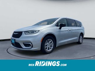Used 2024 Chrysler Pacifica Touring-L FWD video 1