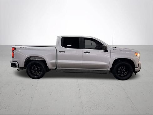 Used 2019 Chevrolet Silverado 1500 Custom w/ Custom Value Package AWD/4WD image 9