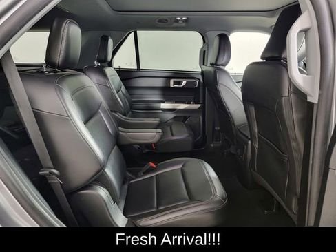 Used 2023 Ford Explorer XLT w/ Equipment Group 202A AWD/4WD image 18