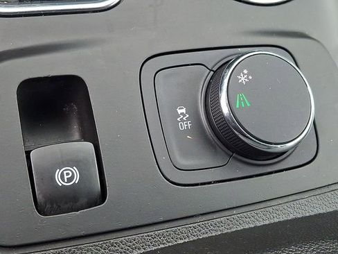 Used 2018 Chevrolet Traverse LT FWD image 25