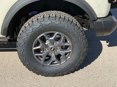 New 2025 Ford Bronco Badlands image 5