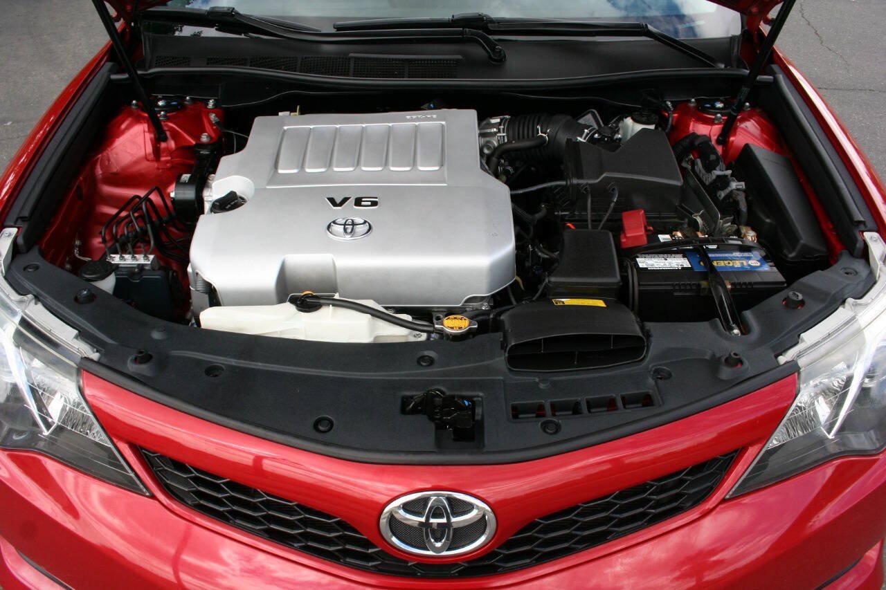 Used 2012 Toyota Camry SE w/ Leather Pkg FWD image 26
