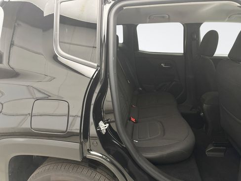 Used 2021 Jeep Renegade Latitude w/ Luxury Group I image 18